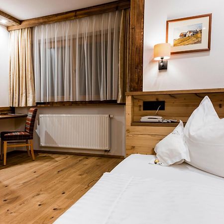 Garni Hotel Rosengarten B&B Сельва-ди-Валь-Гардена Экстерьер фото