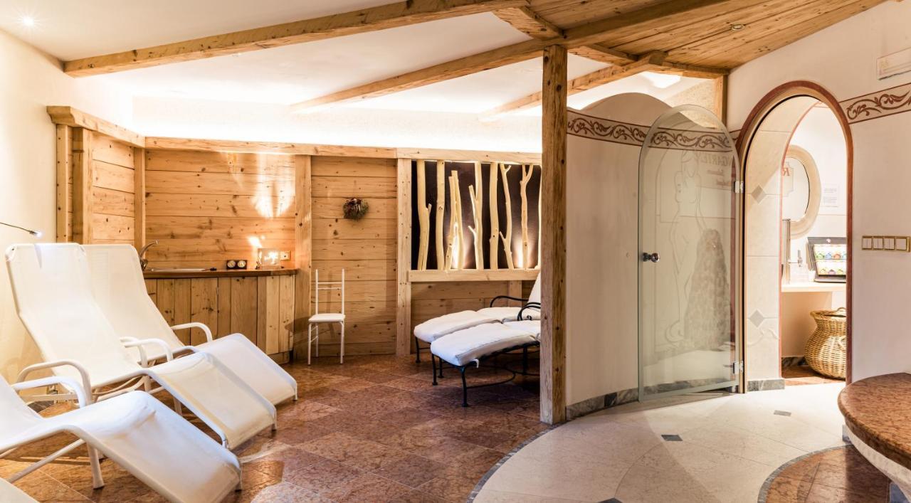 Garni Hotel Rosengarten B&B Сельва-ди-Валь-Гардена Экстерьер фото