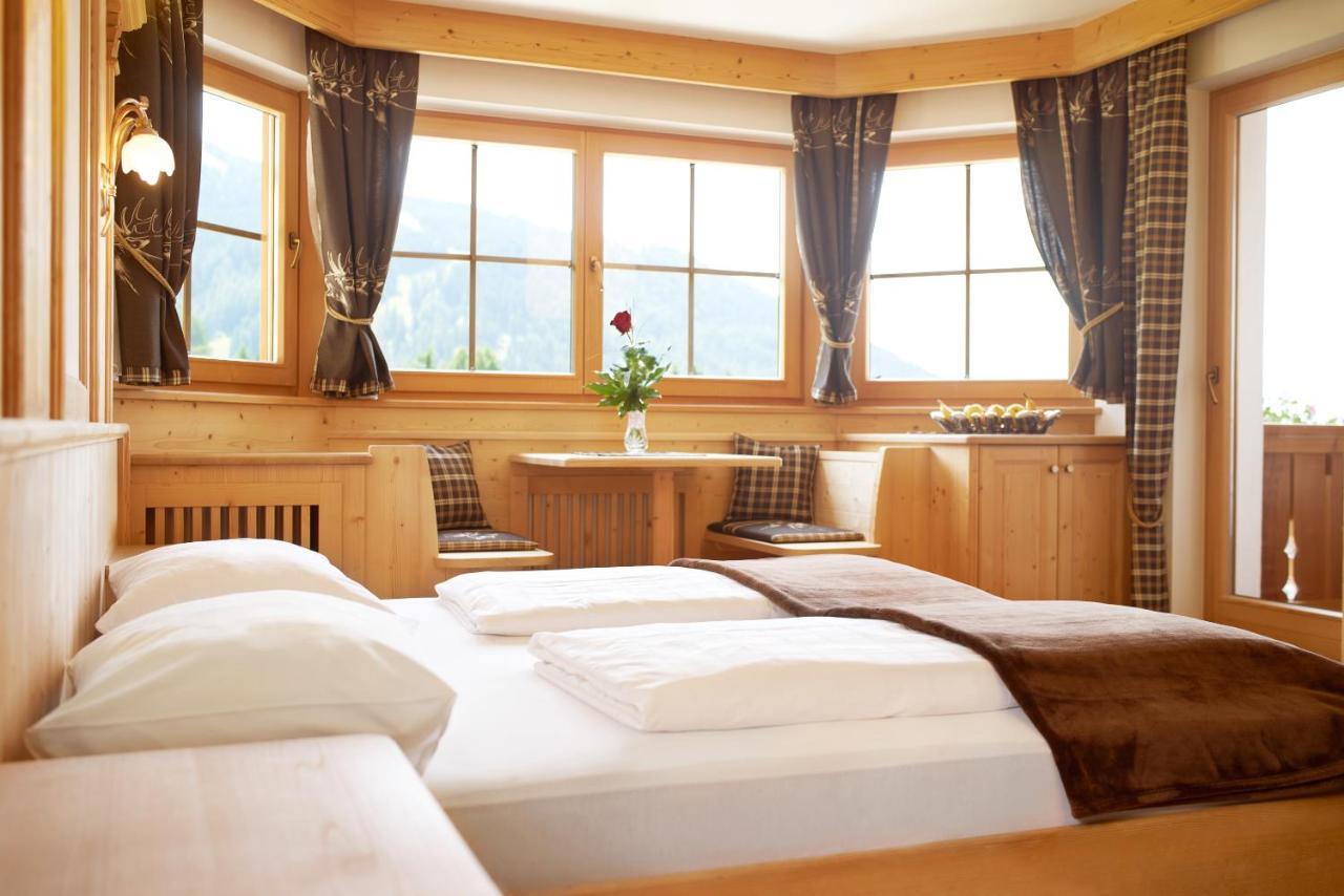 Garni Hotel Rosengarten B&B Сельва-ди-Валь-Гардена Экстерьер фото