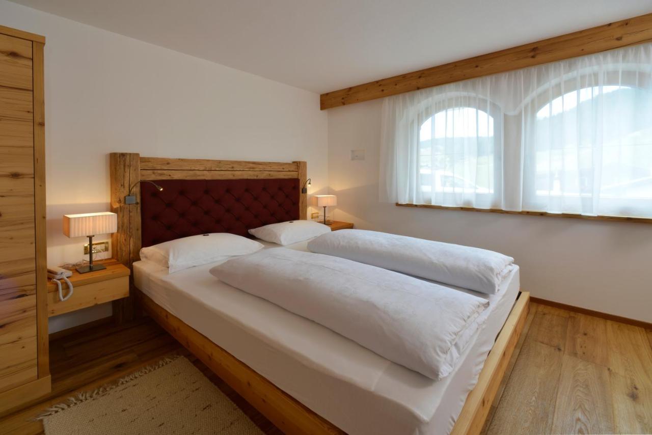 Garni Hotel Rosengarten B&B Сельва-ди-Валь-Гардена Экстерьер фото