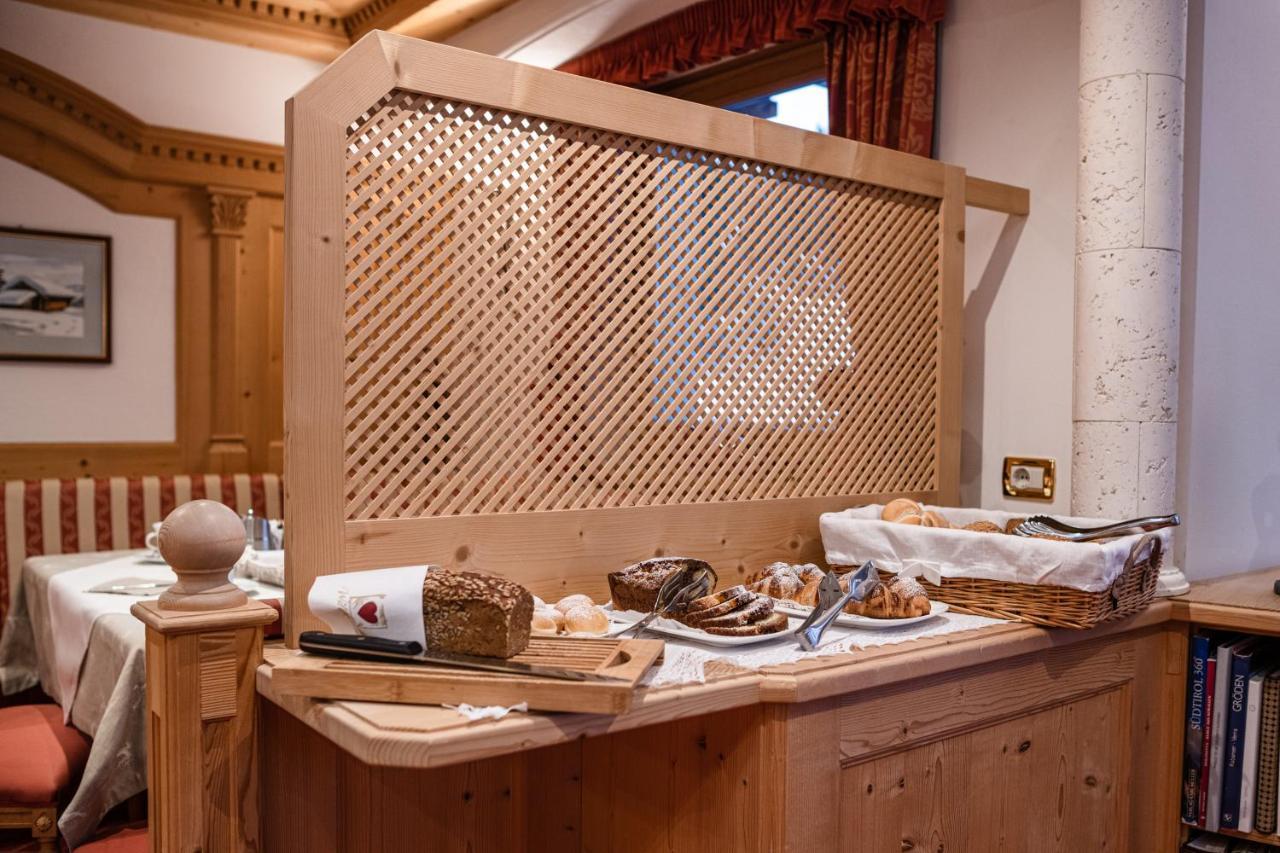 Garni Hotel Rosengarten B&B Сельва-ди-Валь-Гардена Экстерьер фото