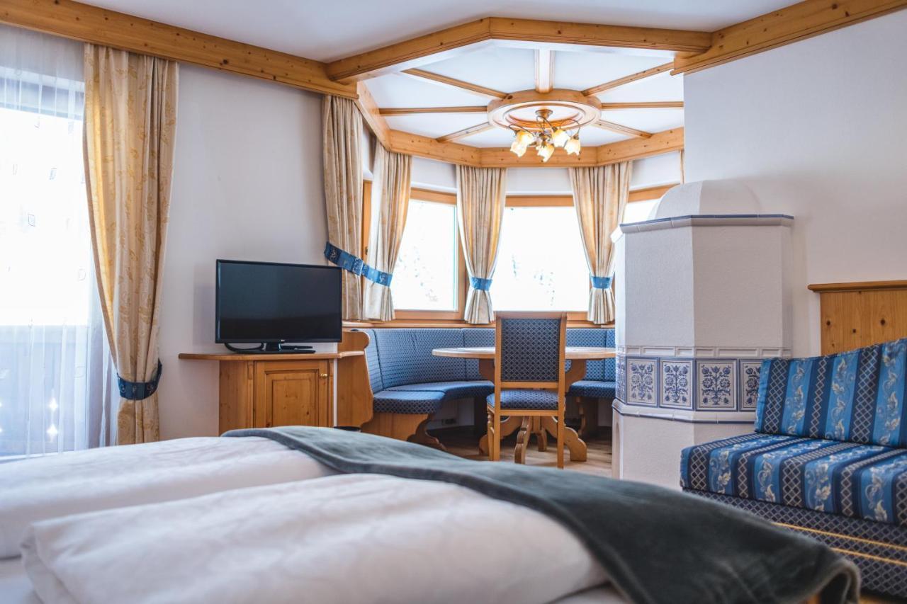 Garni Hotel Rosengarten B&B Сельва-ди-Валь-Гардена Экстерьер фото