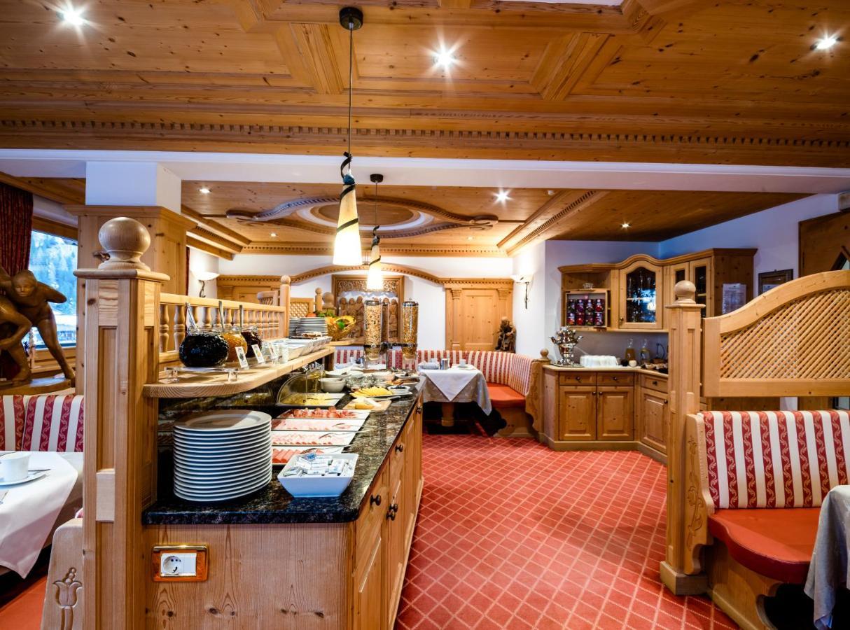 Garni Hotel Rosengarten B&B Сельва-ди-Валь-Гардена Экстерьер фото