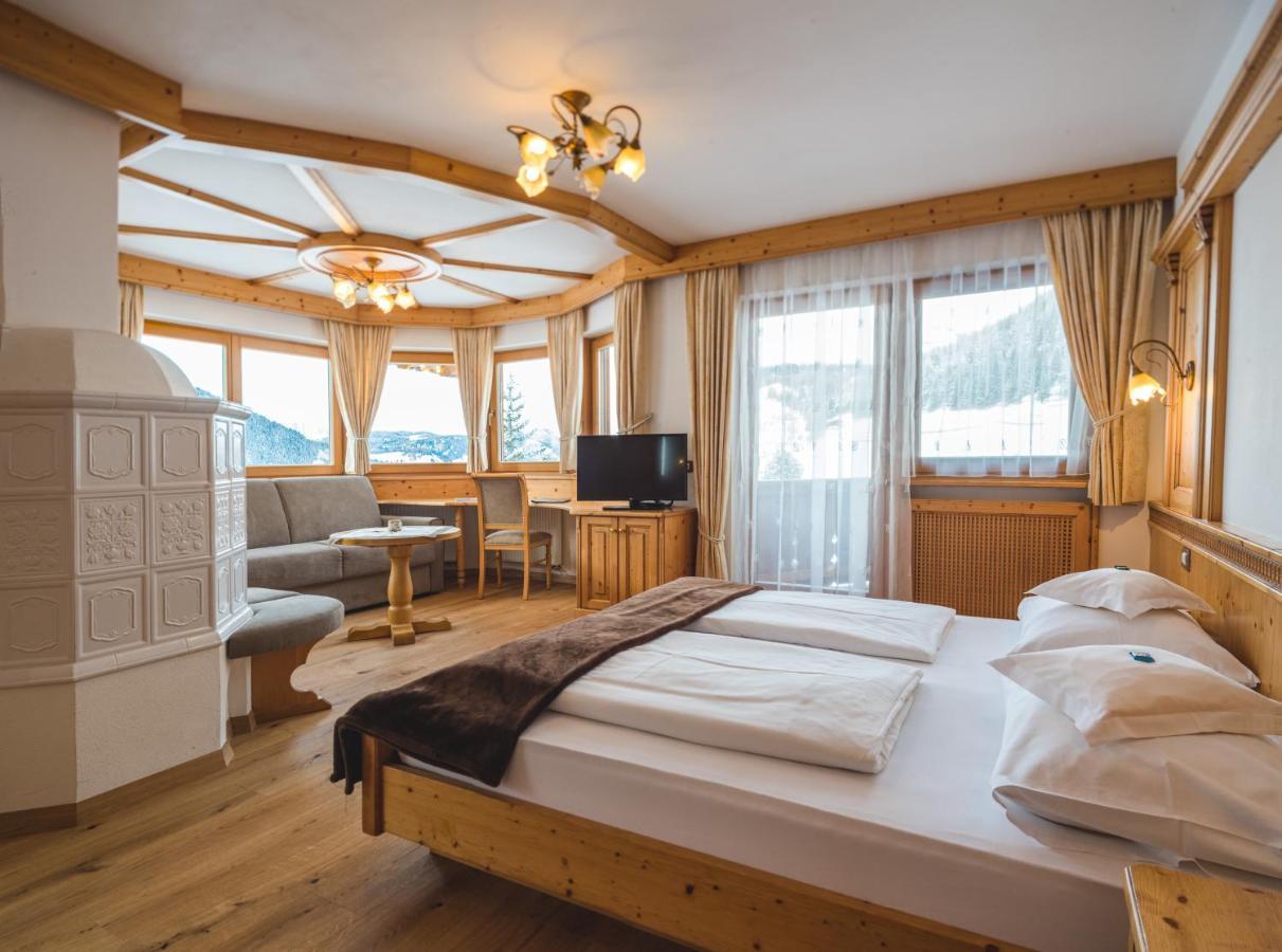 Garni Hotel Rosengarten B&B Сельва-ди-Валь-Гардена Экстерьер фото