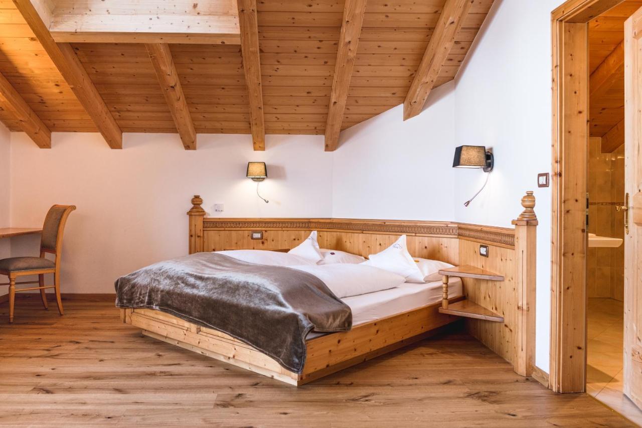 Garni Hotel Rosengarten B&B Сельва-ди-Валь-Гардена Экстерьер фото