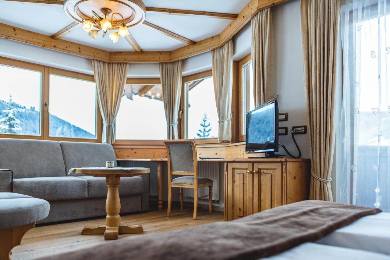 Garni Hotel Rosengarten B&B Сельва-ди-Валь-Гардена Экстерьер фото