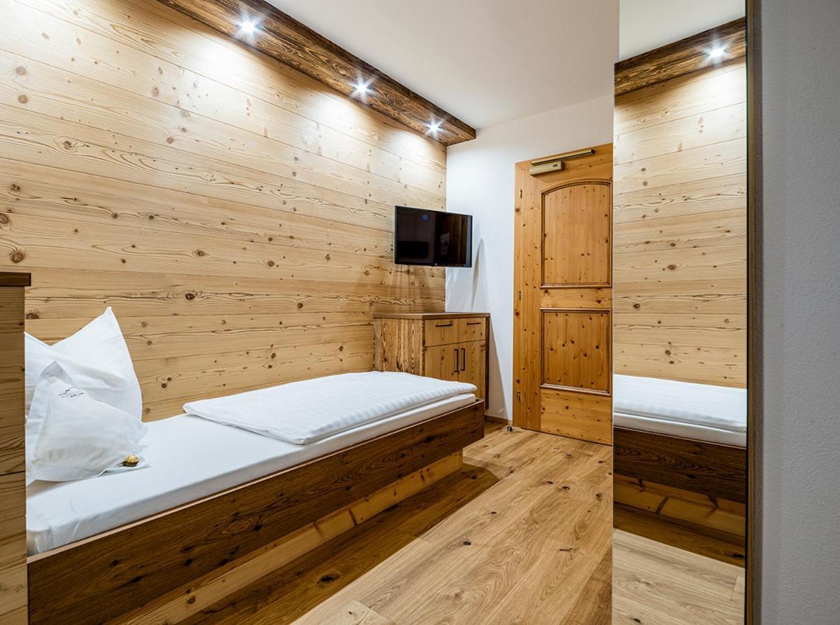 Garni Hotel Rosengarten B&B Сельва-ди-Валь-Гардена Экстерьер фото