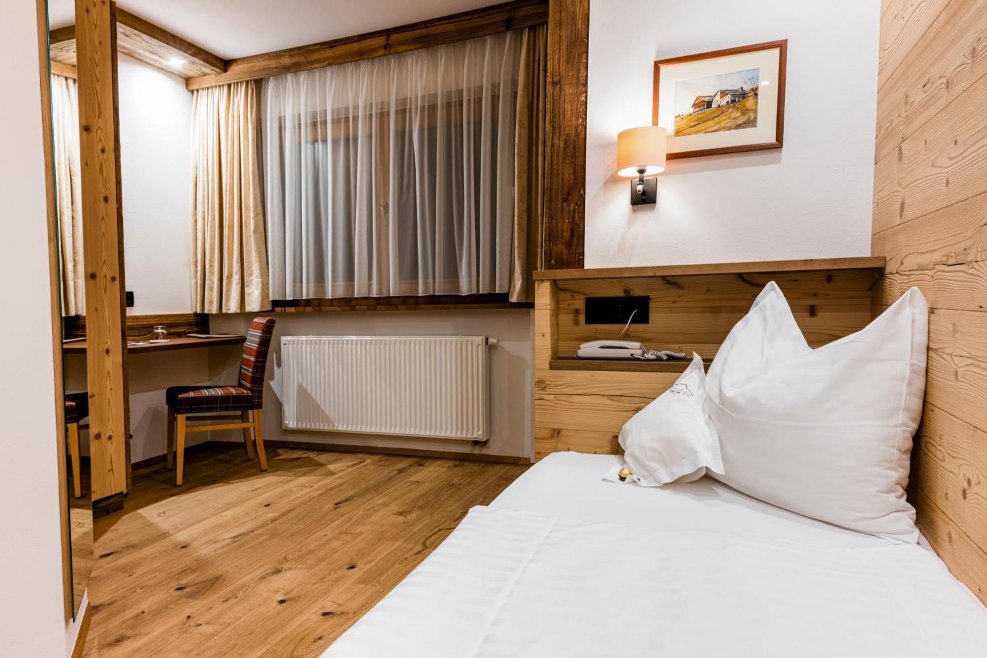 Garni Hotel Rosengarten B&B Сельва-ди-Валь-Гардена Экстерьер фото