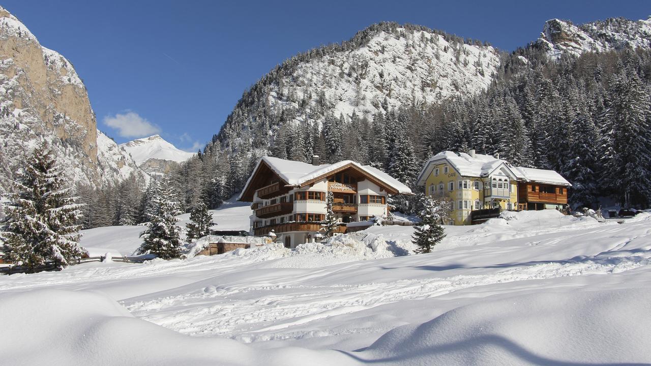 Garni Hotel Rosengarten B&B Сельва-ди-Валь-Гардена Экстерьер фото