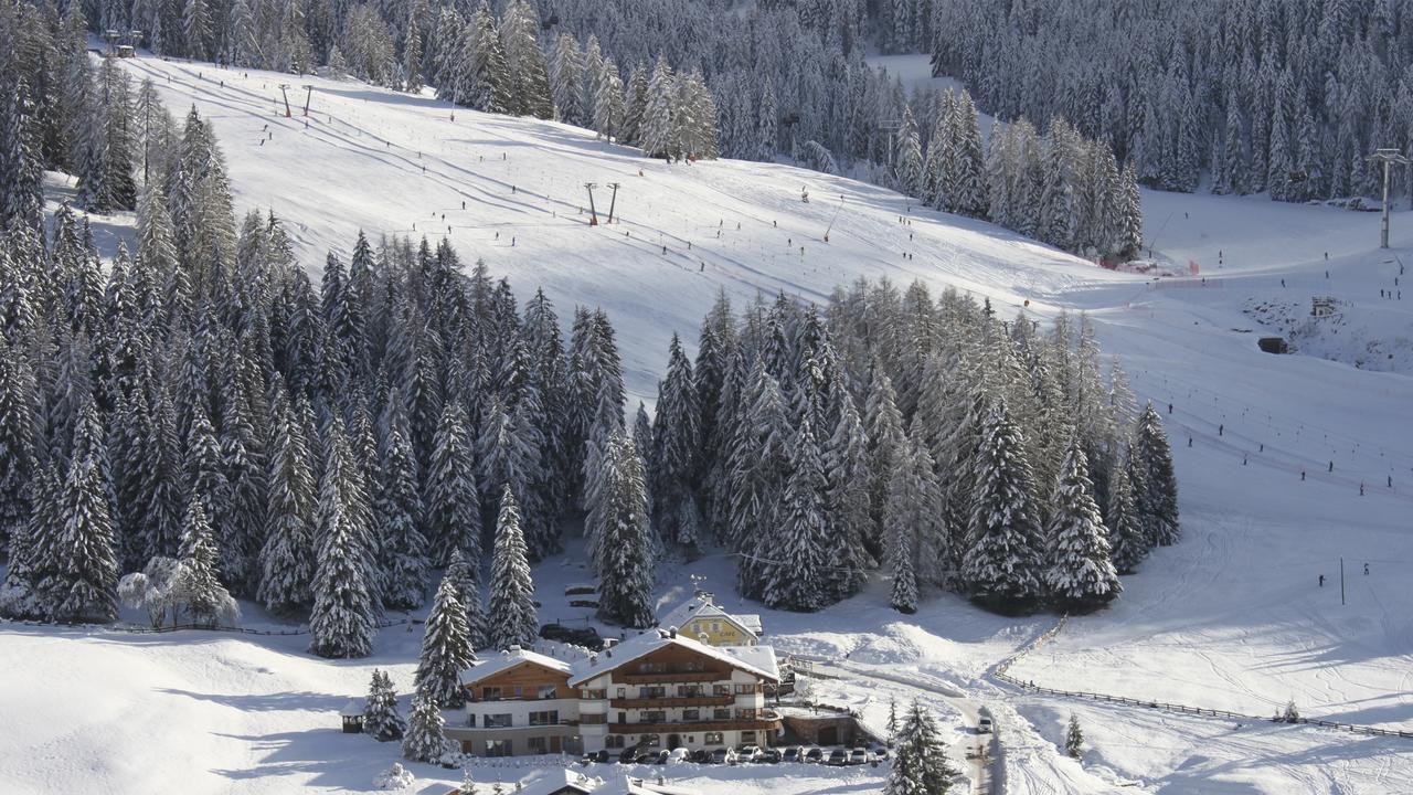 Garni Hotel Rosengarten B&B Сельва-ди-Валь-Гардена Экстерьер фото