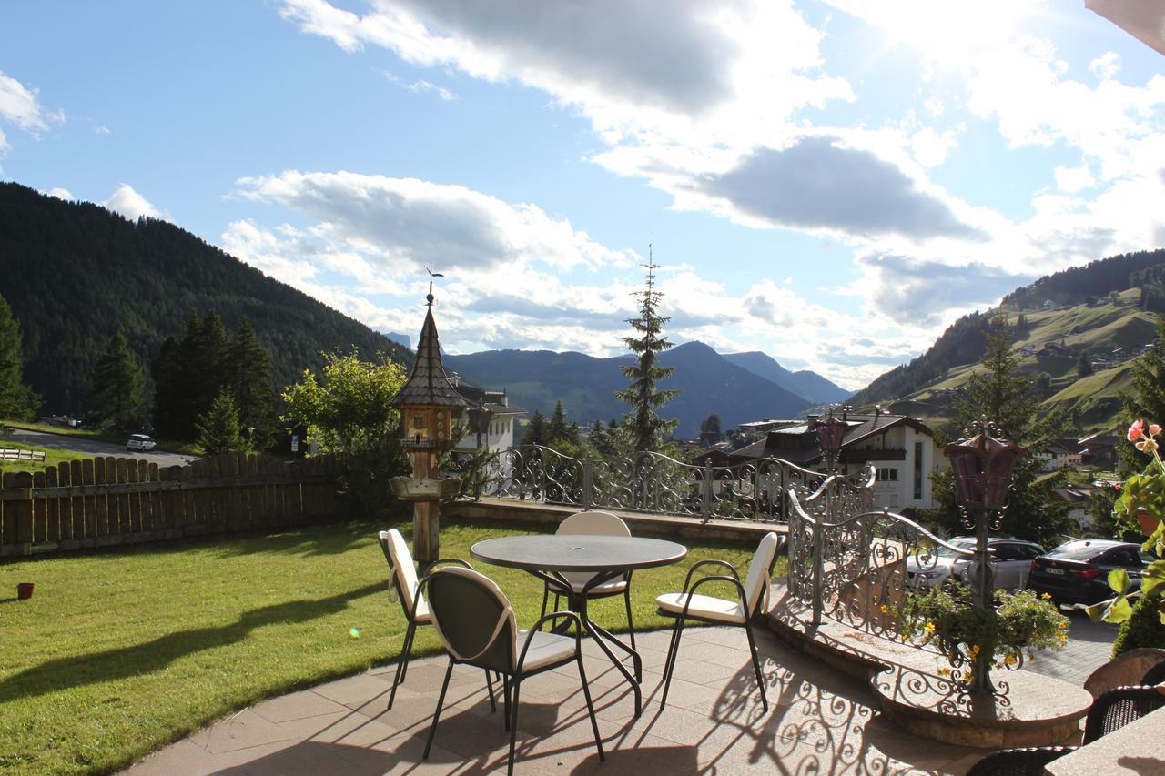 Garni Hotel Rosengarten B&B Сельва-ди-Валь-Гардена Экстерьер фото